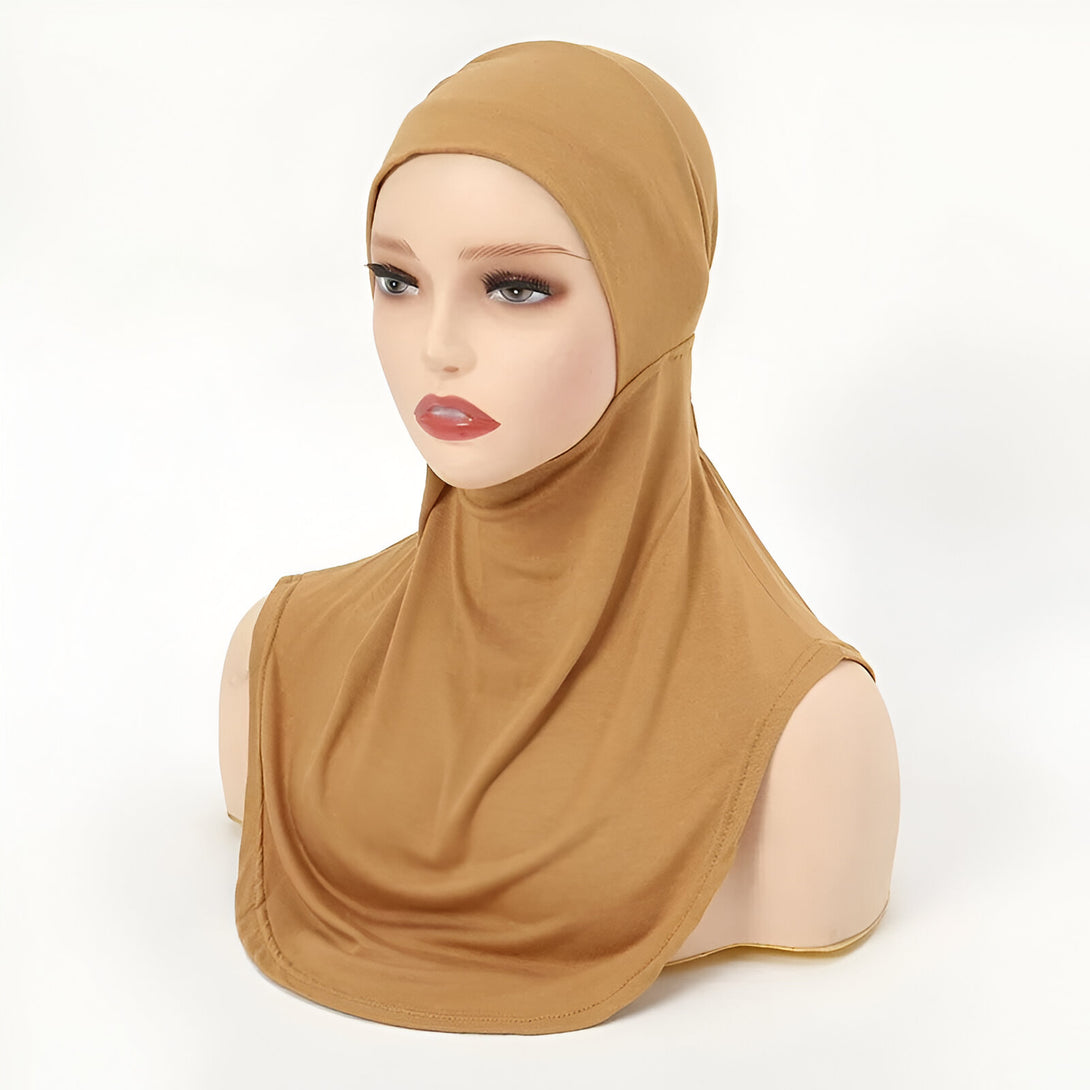 Un hijab beige en jersey extensible, parfait pour un look élégant et confortable.
