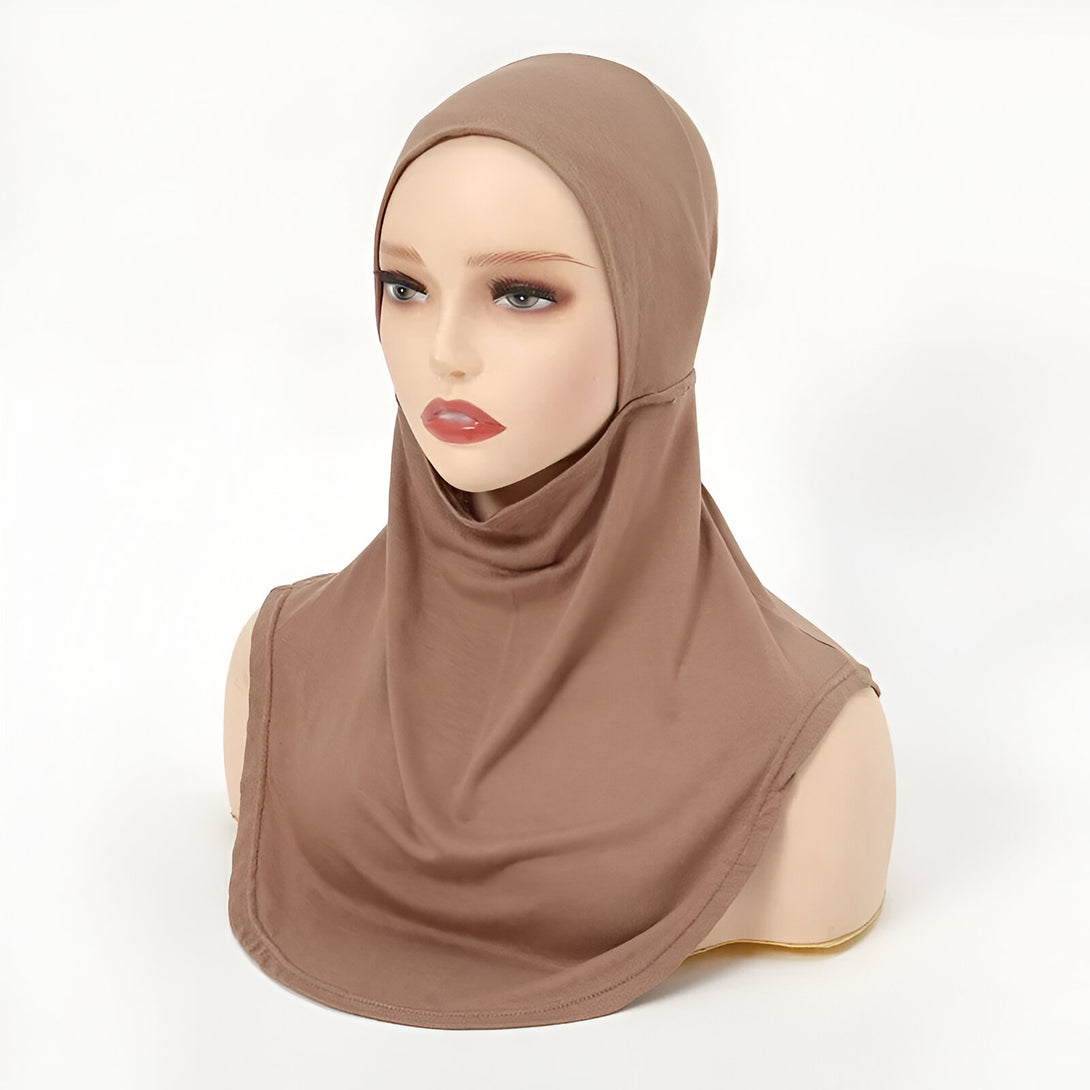 Un hijab en jersey marron clair pour femmes musulmanes.