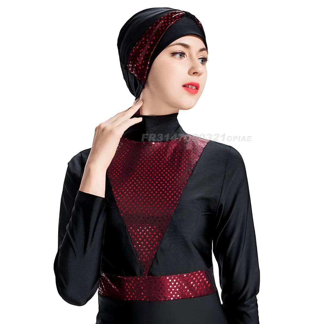 Une femme portant une robe de bain noire avec des détails de sequins rouges et un hijab assorti. Vêtements de bain musulmans.