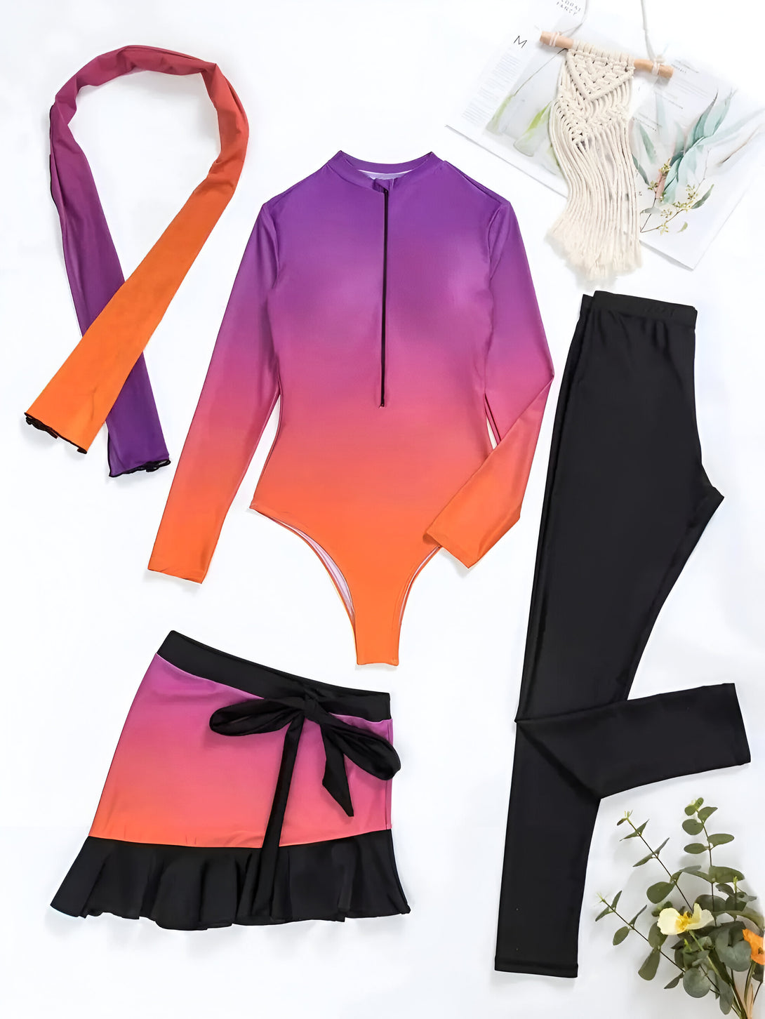 Ensemble de vêtements musulmans pour femmes avec un maillot de bain à manches longues dégradé de violet à orange, un pantalon noir, une jupe à volants et un foulard assorti.
