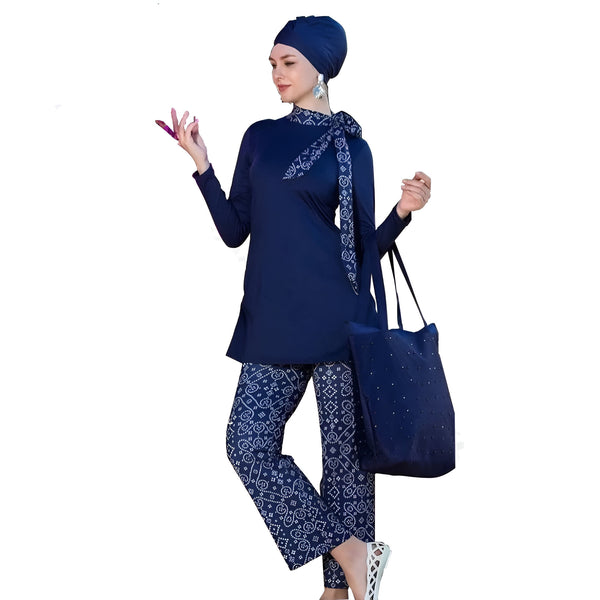 Une femme portant un hijab bleu marine et un pantalon de bain à motifs. Elle porte également un sac à main bleu marine.