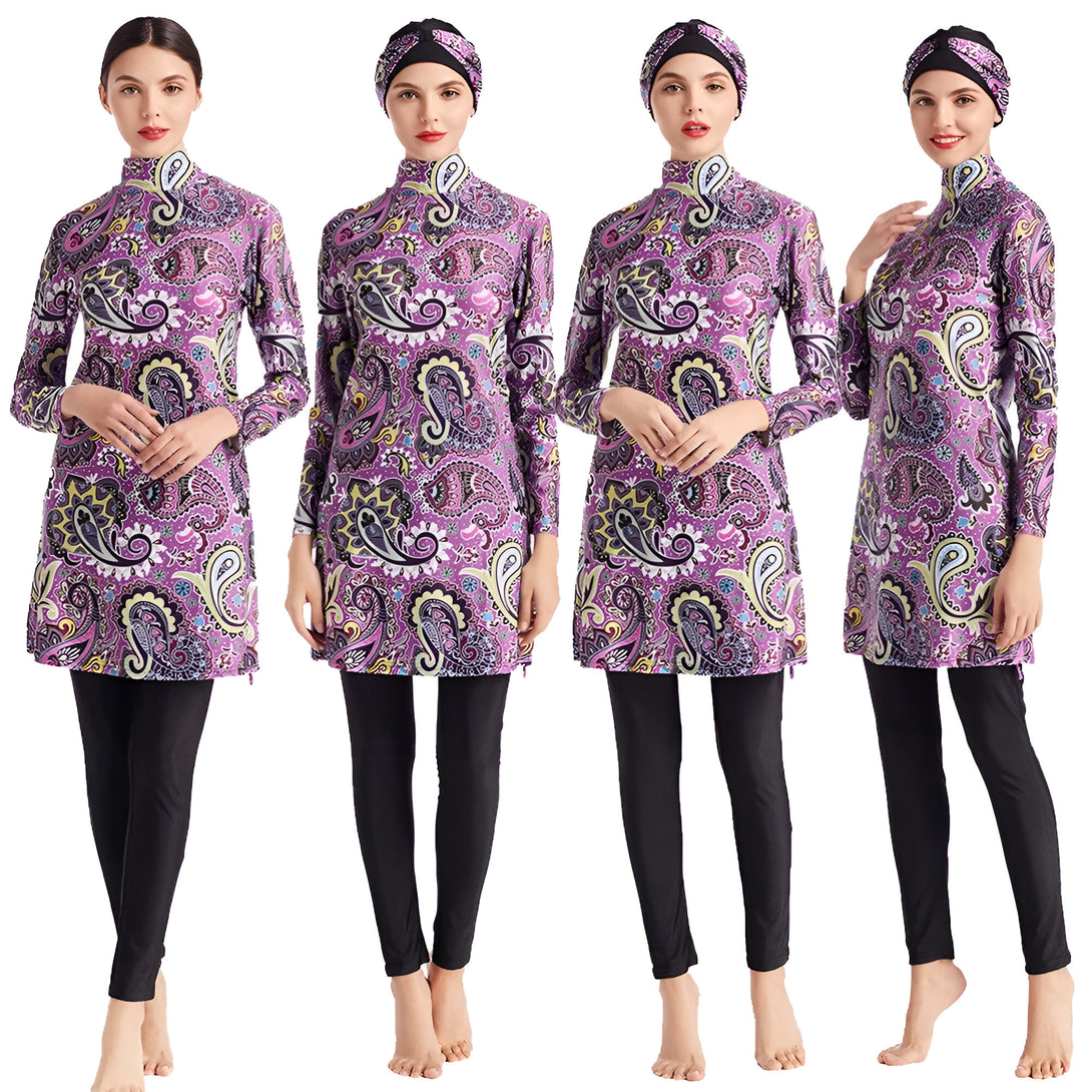 Quatre femmes portant des maillots de bain musulmans avec des motifs paisley violets, noirs et jaunes.