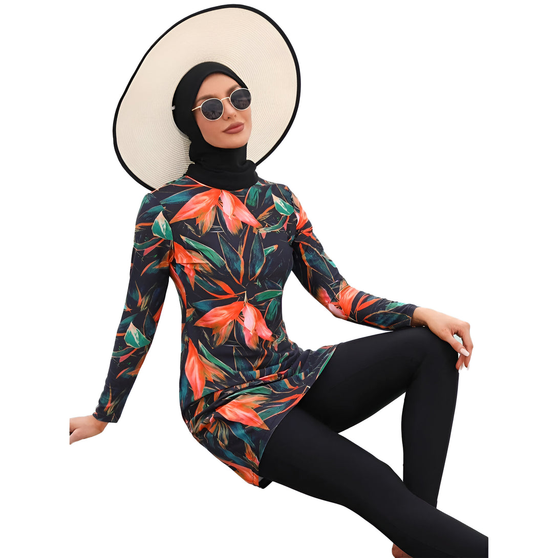 Une femme portant un maillot de bain musulman à motifs floraux et un chapeau de paille, parfait pour la plage ou la piscine.