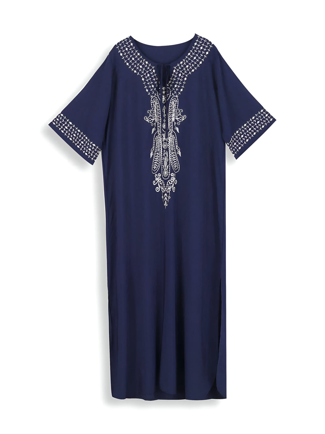 Robe bleue marine à manches courtes avec un col rond et des détails brodés en blanc.