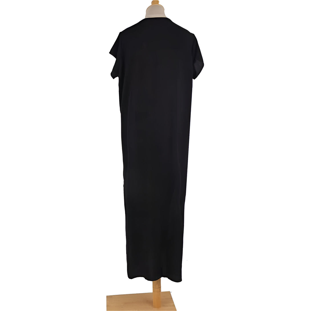 Robe longue noire à manches courtes pour femme, parfaite pour les occasions spéciales.