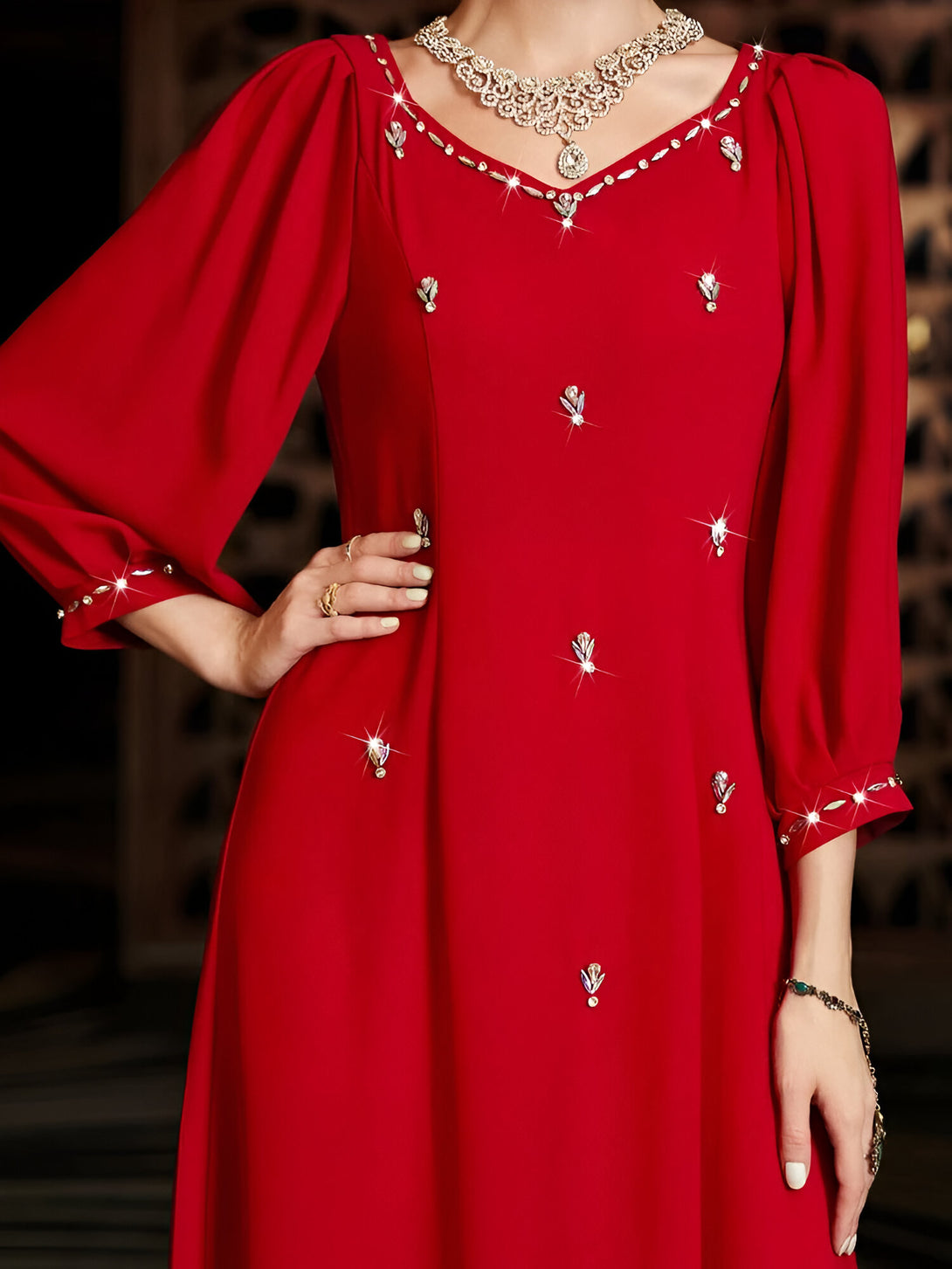 Robe rouge élégante ornée de détails scintillants, idéale pour les occasions spéciales.  Parfait pour les femmes musulmanes qui recherchent un style élégant et moderne.