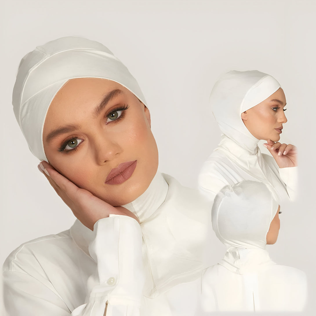 Une femme portant un hijab blanc élégant et moderne. Elle porte un foulard de tête blanc qui ajoute une touche de sophistication à son look.  Parfaite pour un style décontracté et chic.