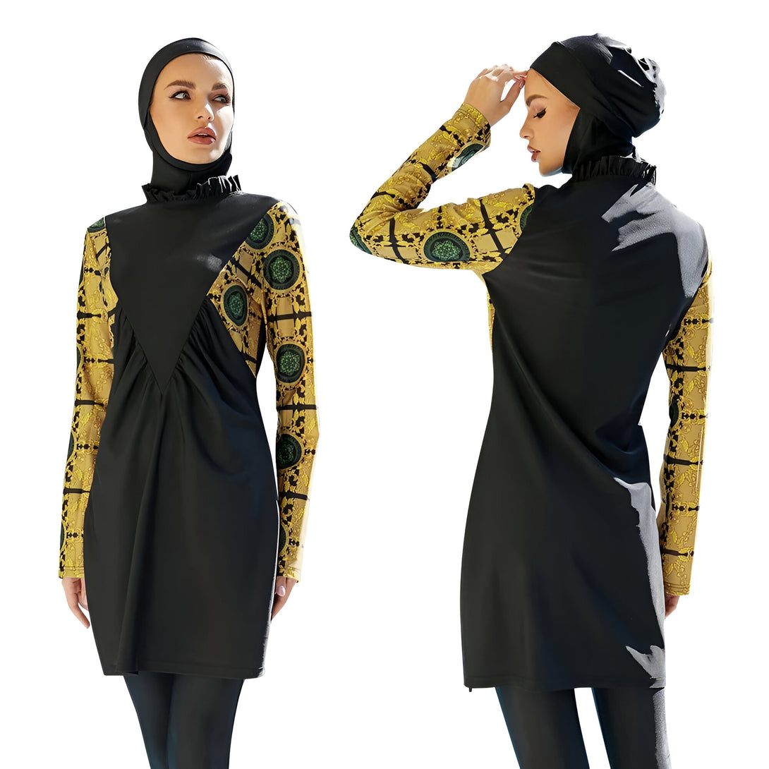 Deux femmes portant un maillot de bain musulman noir à manches longues avec des motifs dorés et verts. Le maillot de bain est conçu pour couvrir tout le corps et est idéal pour la natation ou la plage.