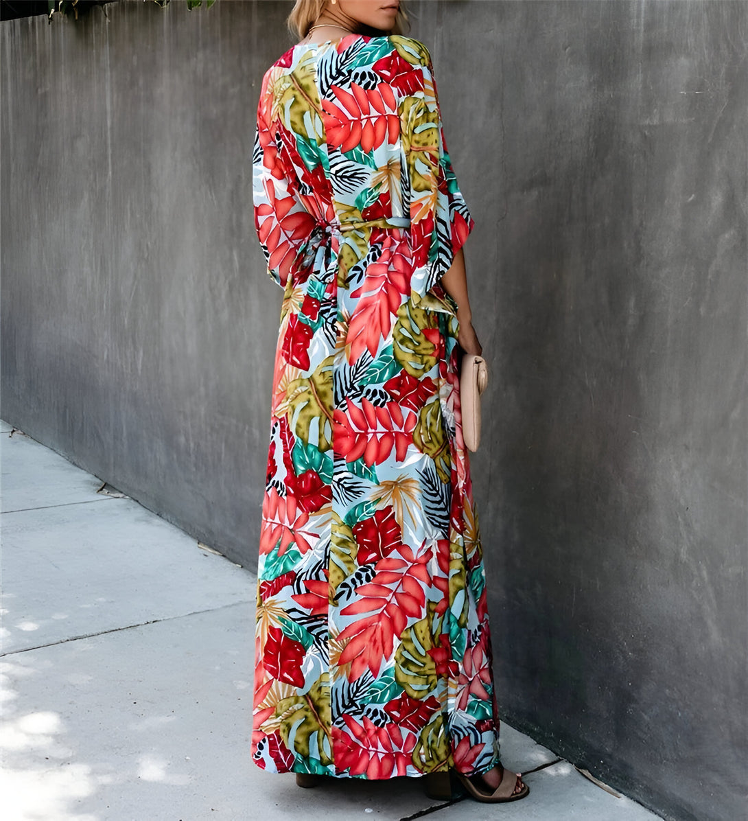 Robe longue à imprimé floral pour femmes musulmanes, avec manches 3/4 et ceinture. Parfaite pour les occasions spéciales.